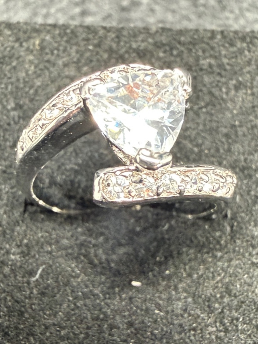 Silver-Tone Heart Cubic Zirconia Statement Ring - Elegant Sparkle Size‎ 7 3/4
